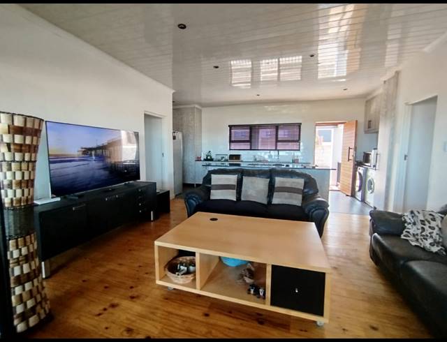 2 BEDROOM HOUSE FOR SALE IN BAYVIEW
